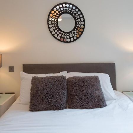 Central Tower Bridge Apartment Лондон Номер фото