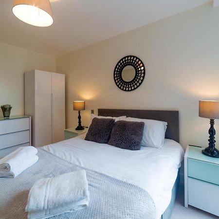 Central Tower Bridge Apartment Лондон Номер фото