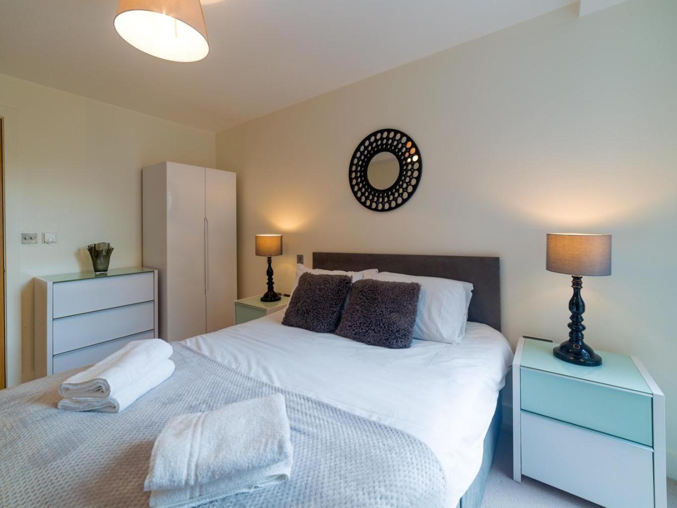 Central Tower Bridge Apartment Лондон Номер фото