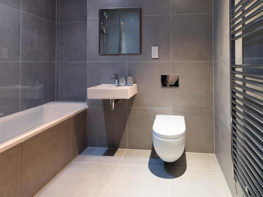 Central Tower Bridge Apartment Лондон Номер фото