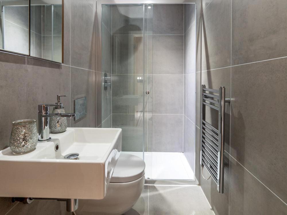 Central Tower Bridge Apartment Лондон Екстер'єр фото