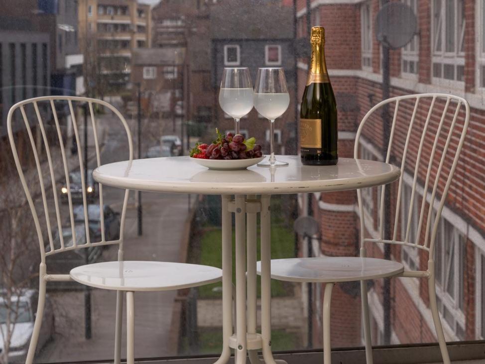 Central Tower Bridge Apartment Лондон Екстер'єр фото
